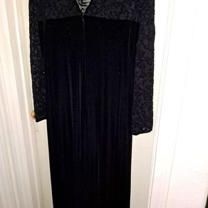 Robbie Bee velvet maxi party dress with black lace trim on sleeves. Size 16